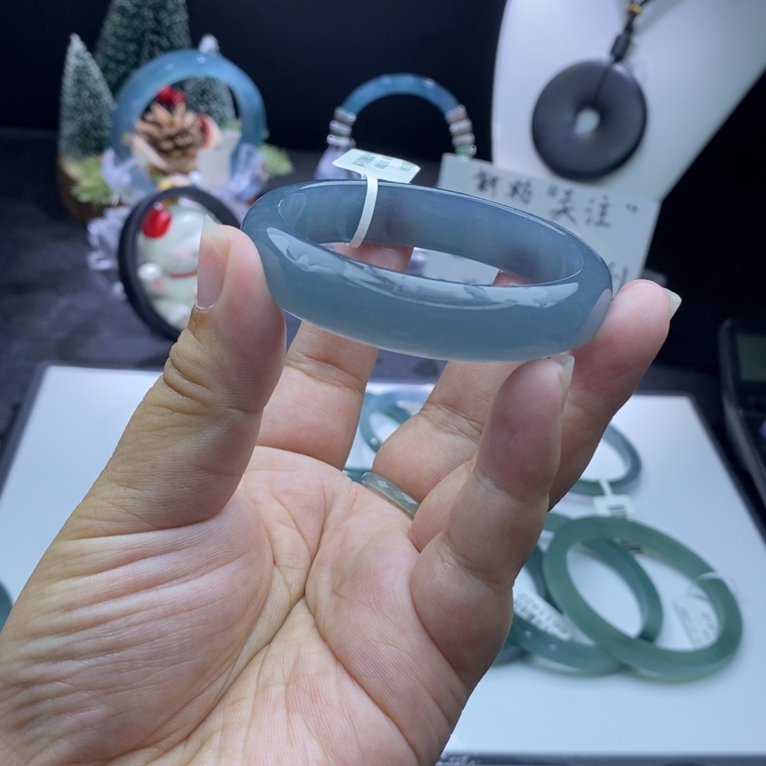 定制翡翠未镶嵌手镯冰烟蓝正圈