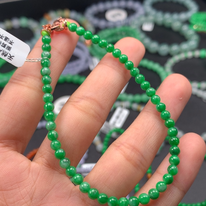 翡翠手镯未镶嵌卡