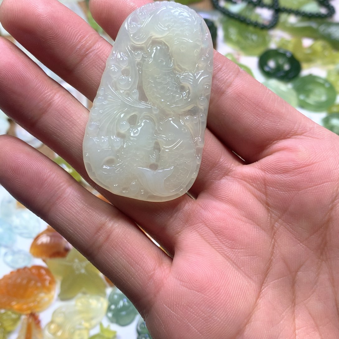 岫玉颈饰未镶嵌鱼牌