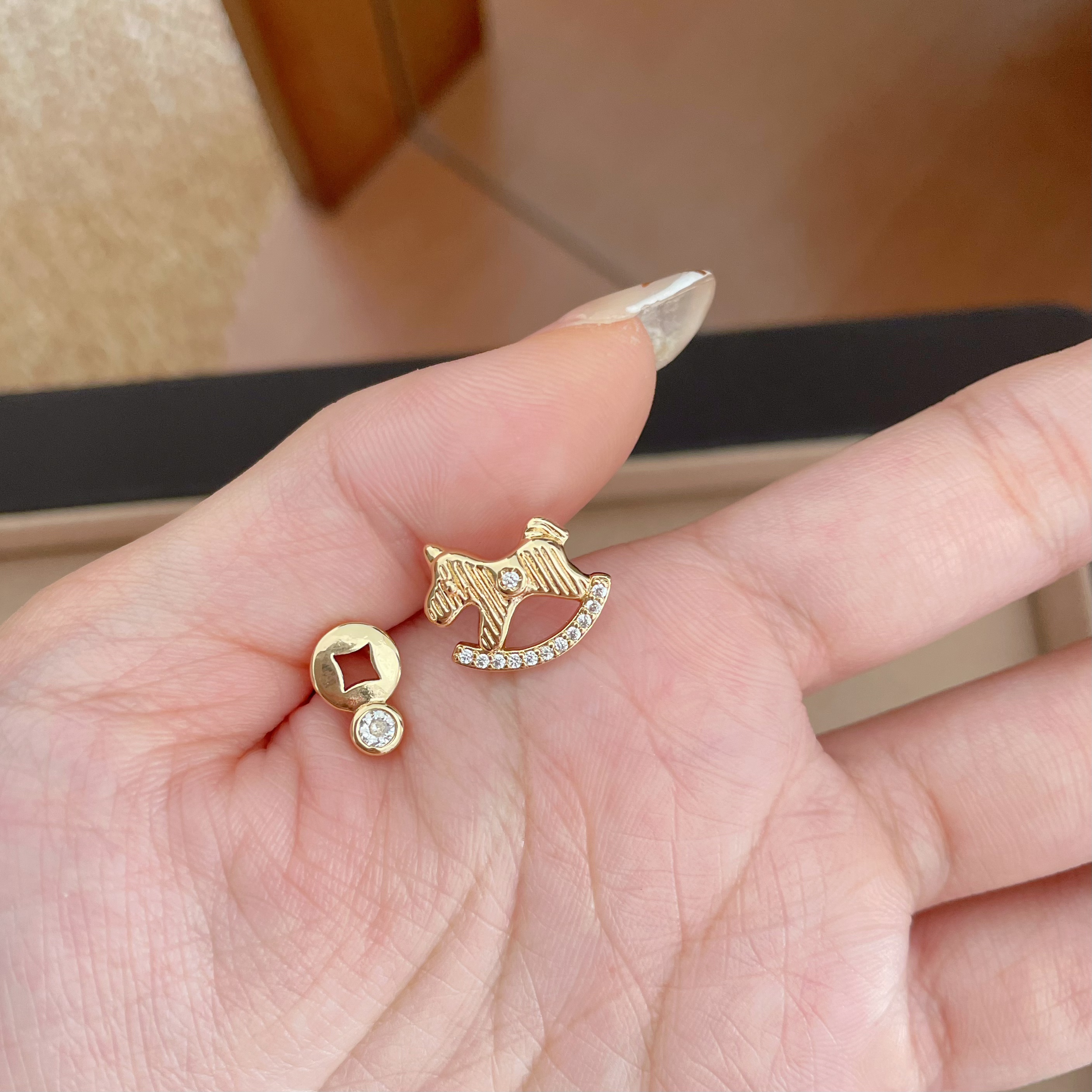 铜合金耳饰 D2060 S925银针马上有钱新款气质轻奢创意个性耳饰女