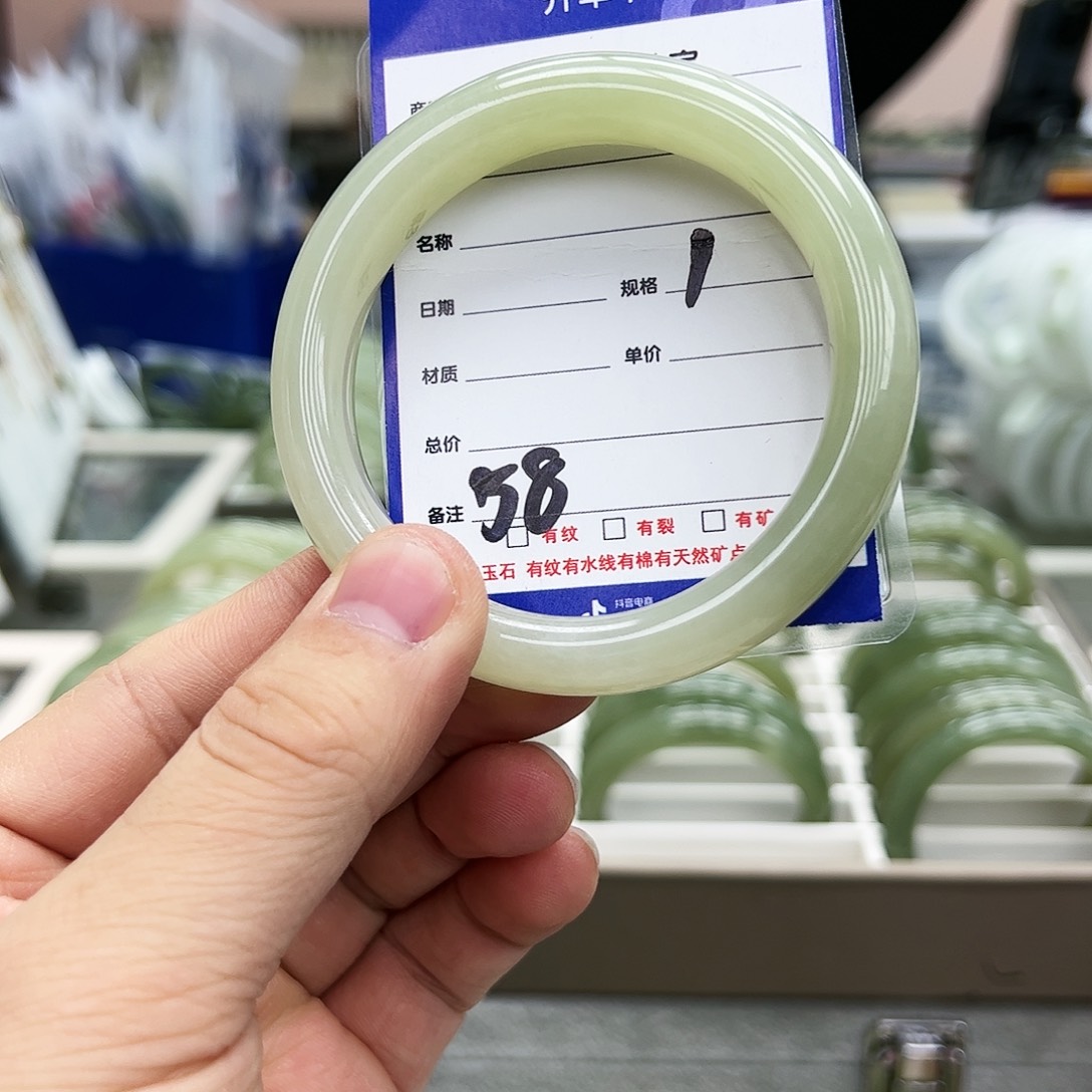 和田玉手镯未镶嵌4