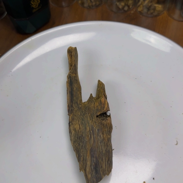 用***8沉香碎屑沉香莺歌绿棋楠