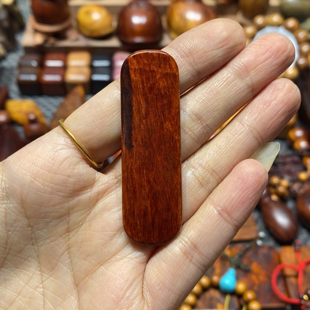 如***是檀香紫檀（小叶紫檀）