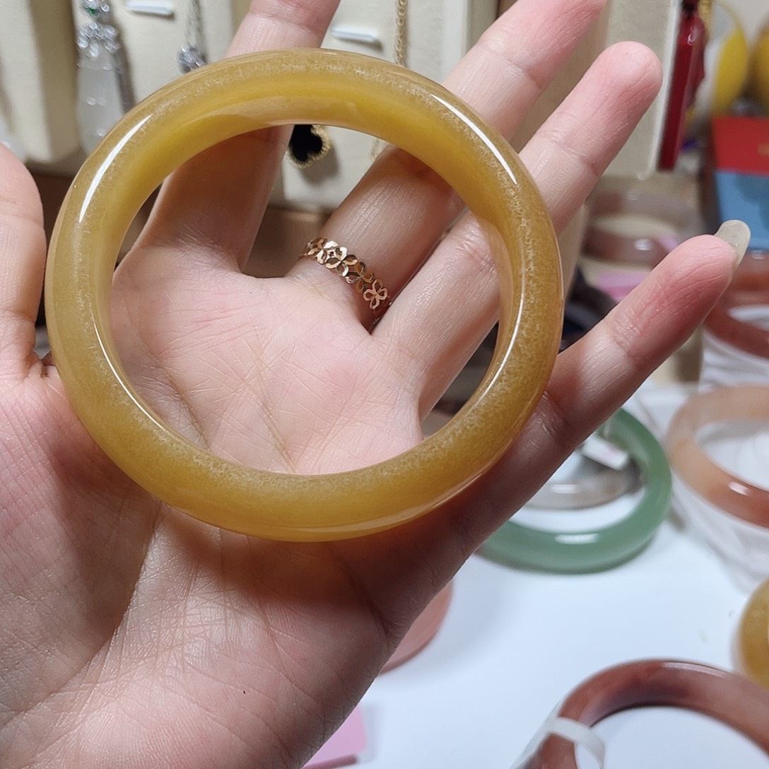 未镶嵌手镯石英质玉