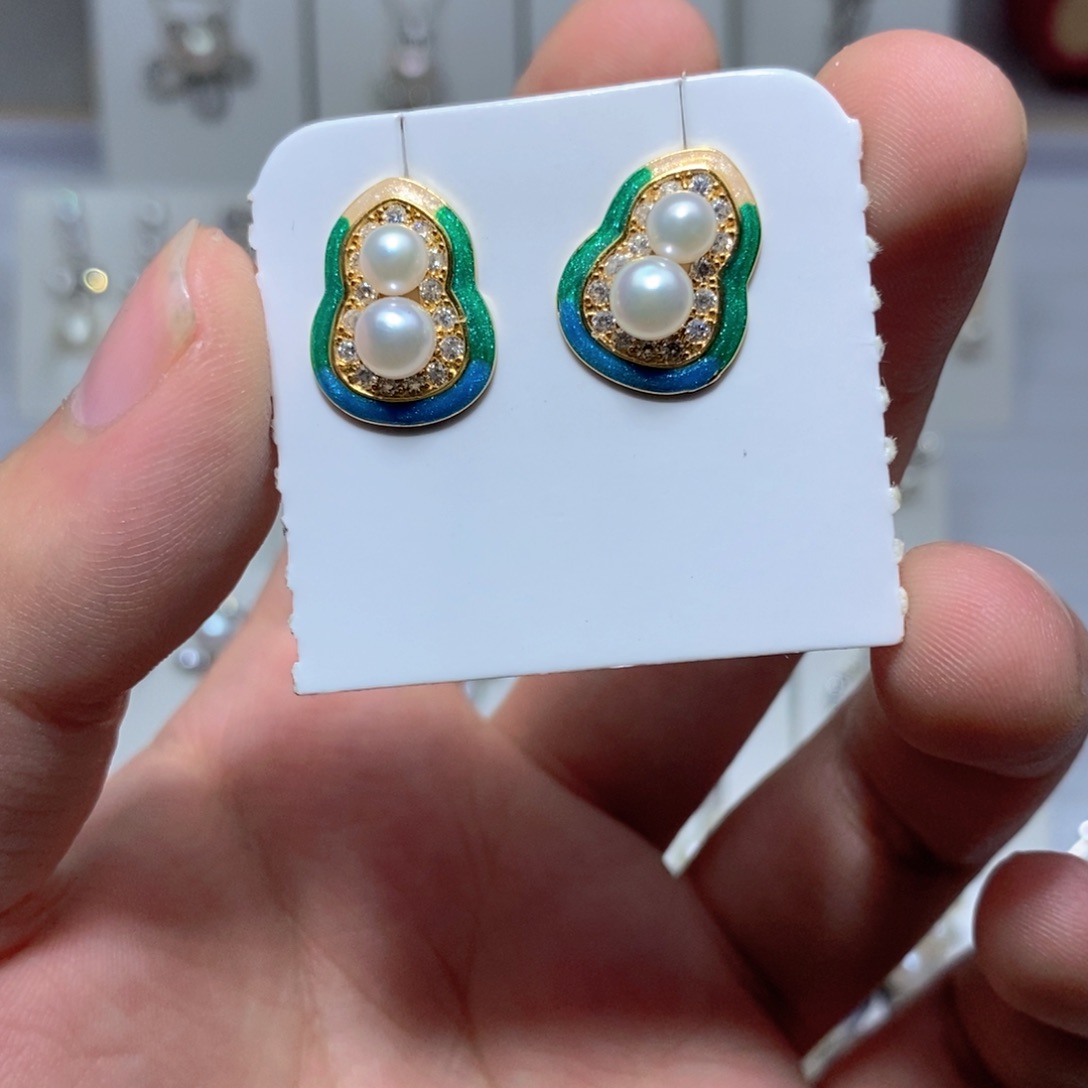 淡水珍珠银S925镶嵌耳饰