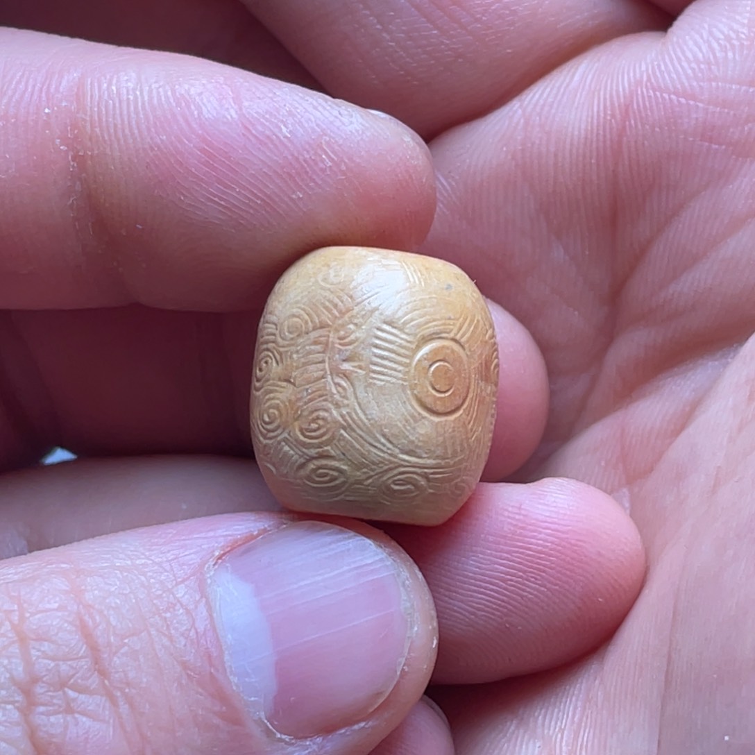 和田玉如图未镶嵌丽****室