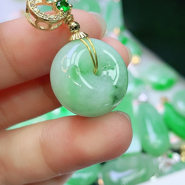 翡翠未镶嵌颈饰翡翠