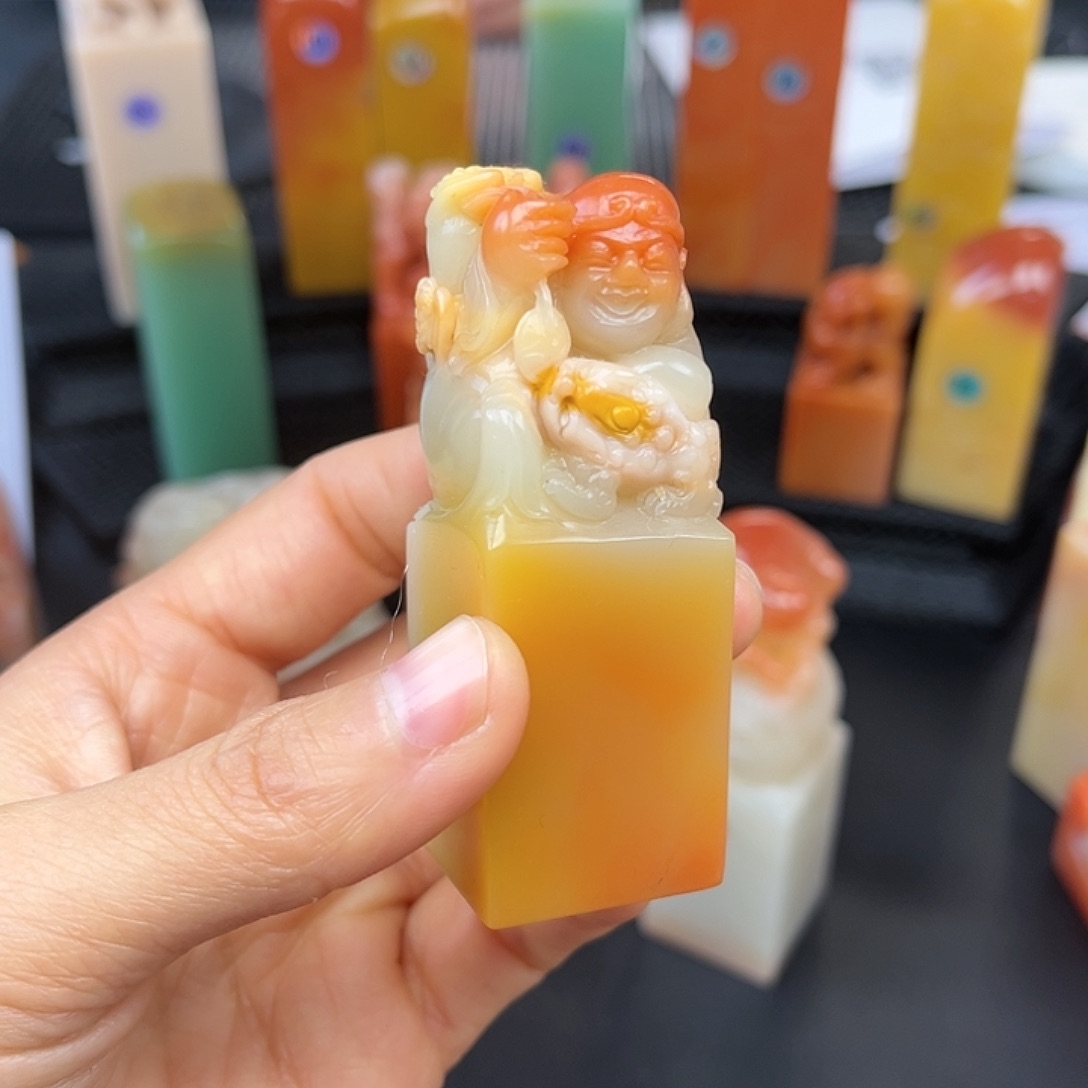 寿山石印石这么多都在一起