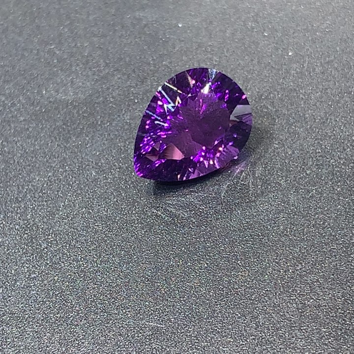 未镶嵌笔搁紫晶般***蜜6.345克拉