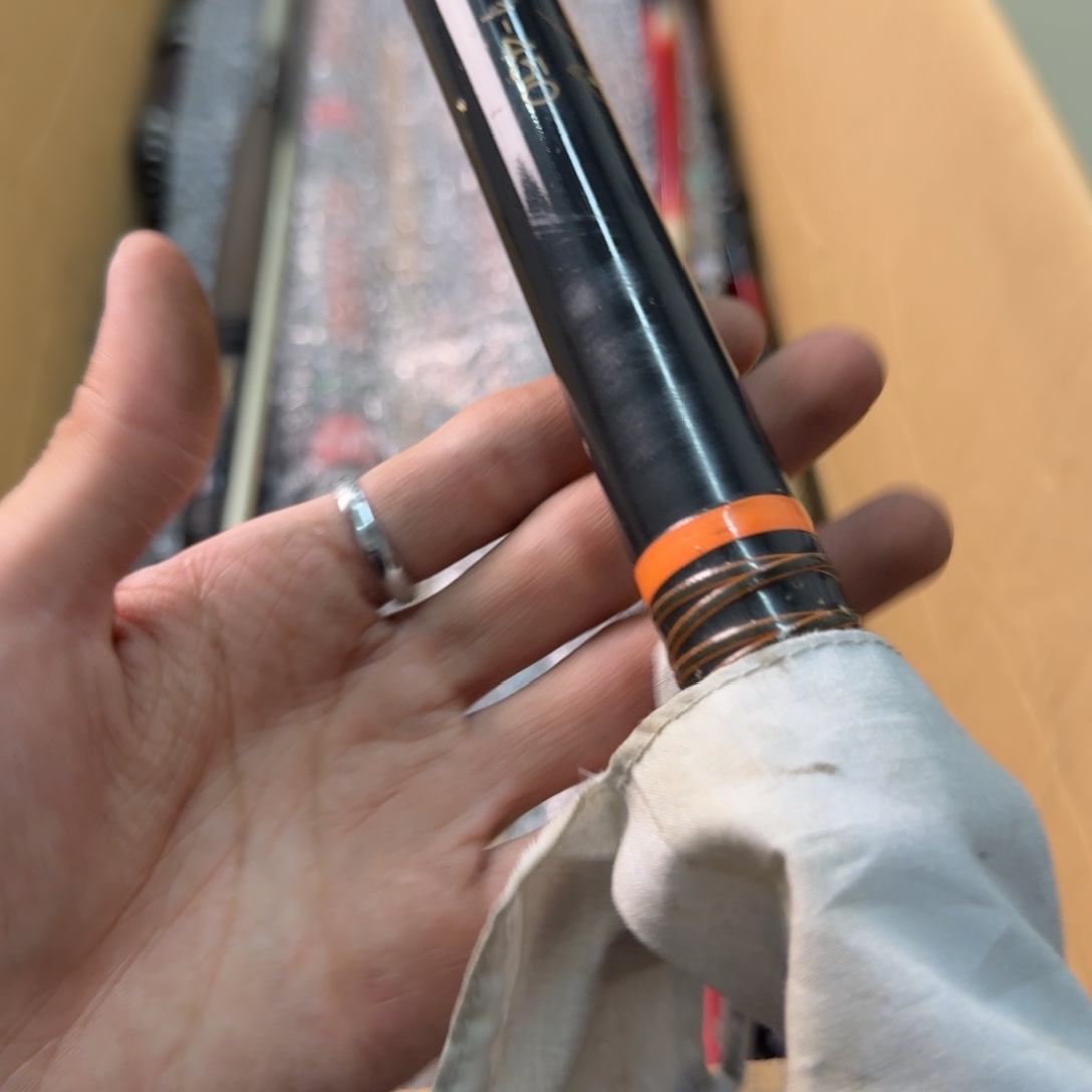 遇***海钓鱼竿孤品微瑕疵