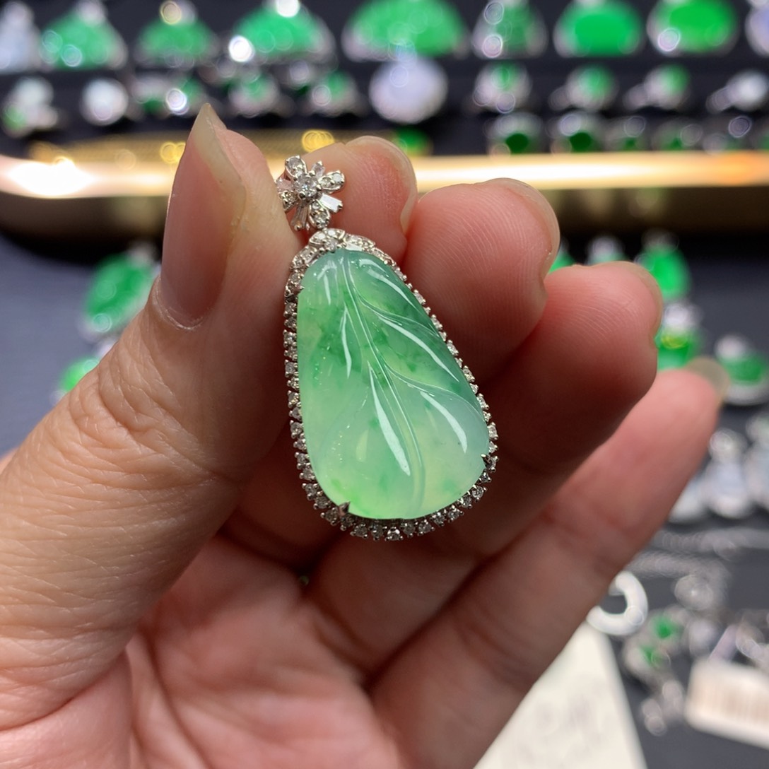 翡翠吊坠(不含链)18K金镶嵌