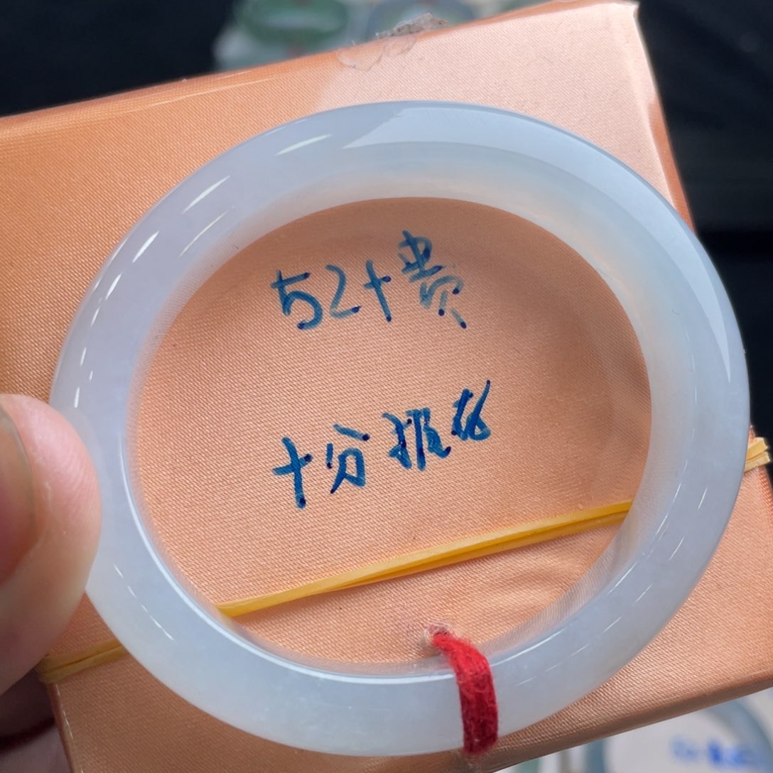 翡翠手镯未镶嵌翡翠手镯