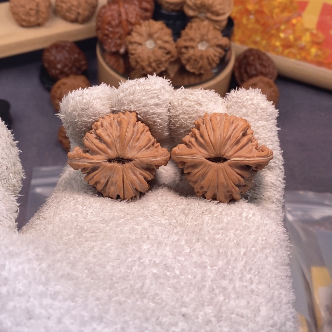 玉***风把件文玩核桃全品无修38尺挂月峰四座楼