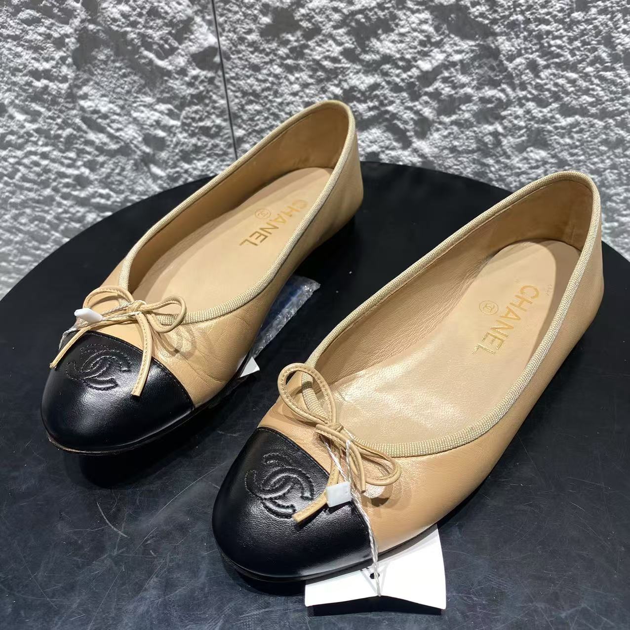 95新 Chanel/香奈儿 37码/米亚女鞋/ 奶茶拼色时尚平底芭蕾鞋 870