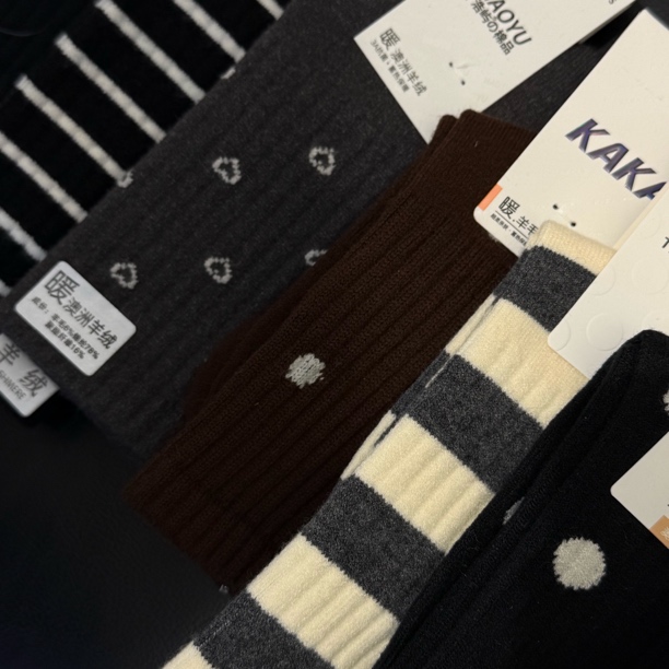 美拉德色系秋冬女士羊绒加厚保暖抗寒中筒袜