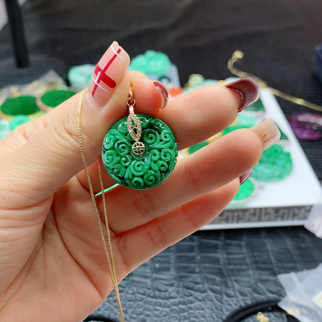 【闪购商品】翡翠吊坠(赠链)合金