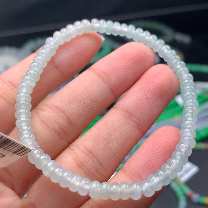 翡翠手镯未镶嵌卡