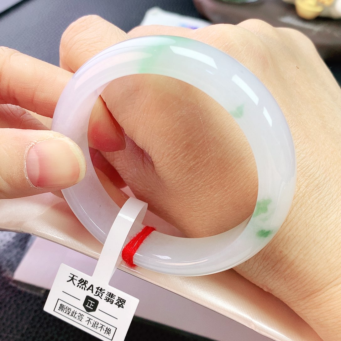 未镶嵌手镯（贵妃镯）翡翠55飘绿