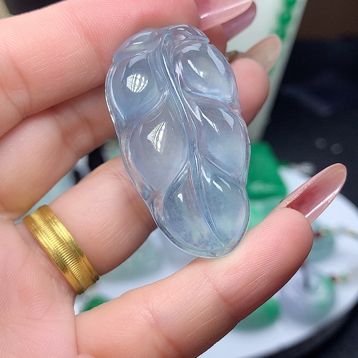 翡翠吊坠(赠链)未镶嵌