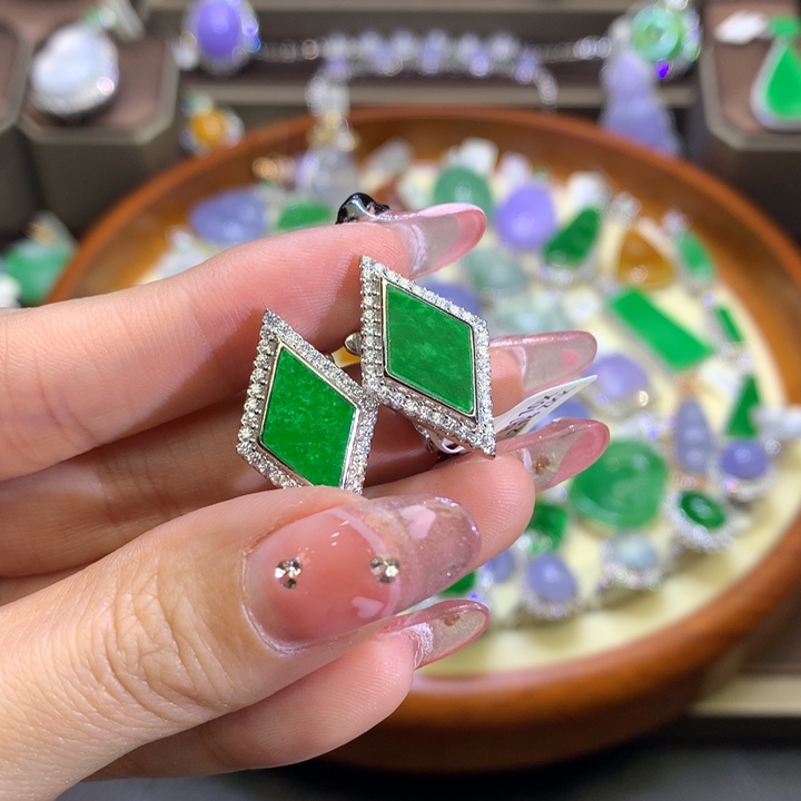 翡翠颈饰银S925镶嵌翡翠吊坠