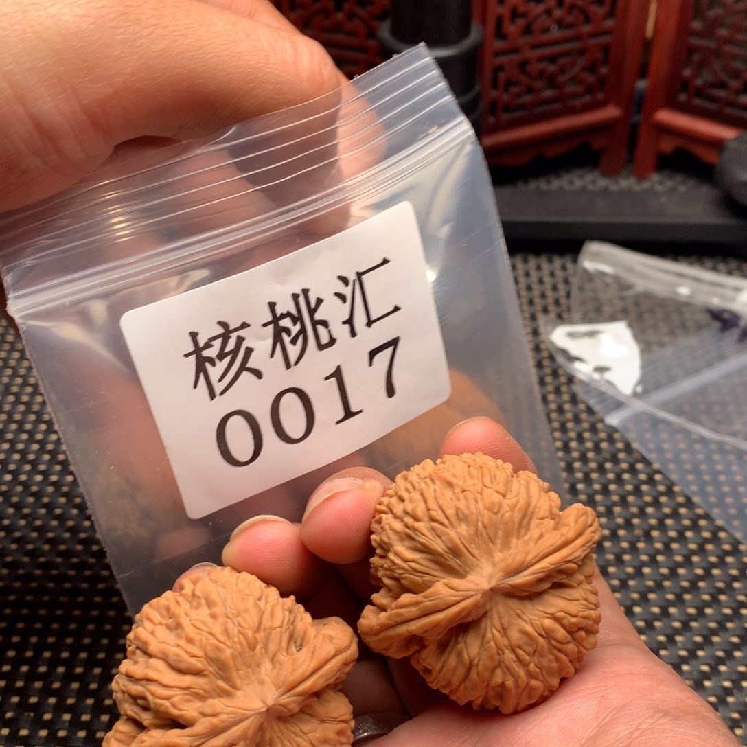 文玩核桃吊坠石白狮子43