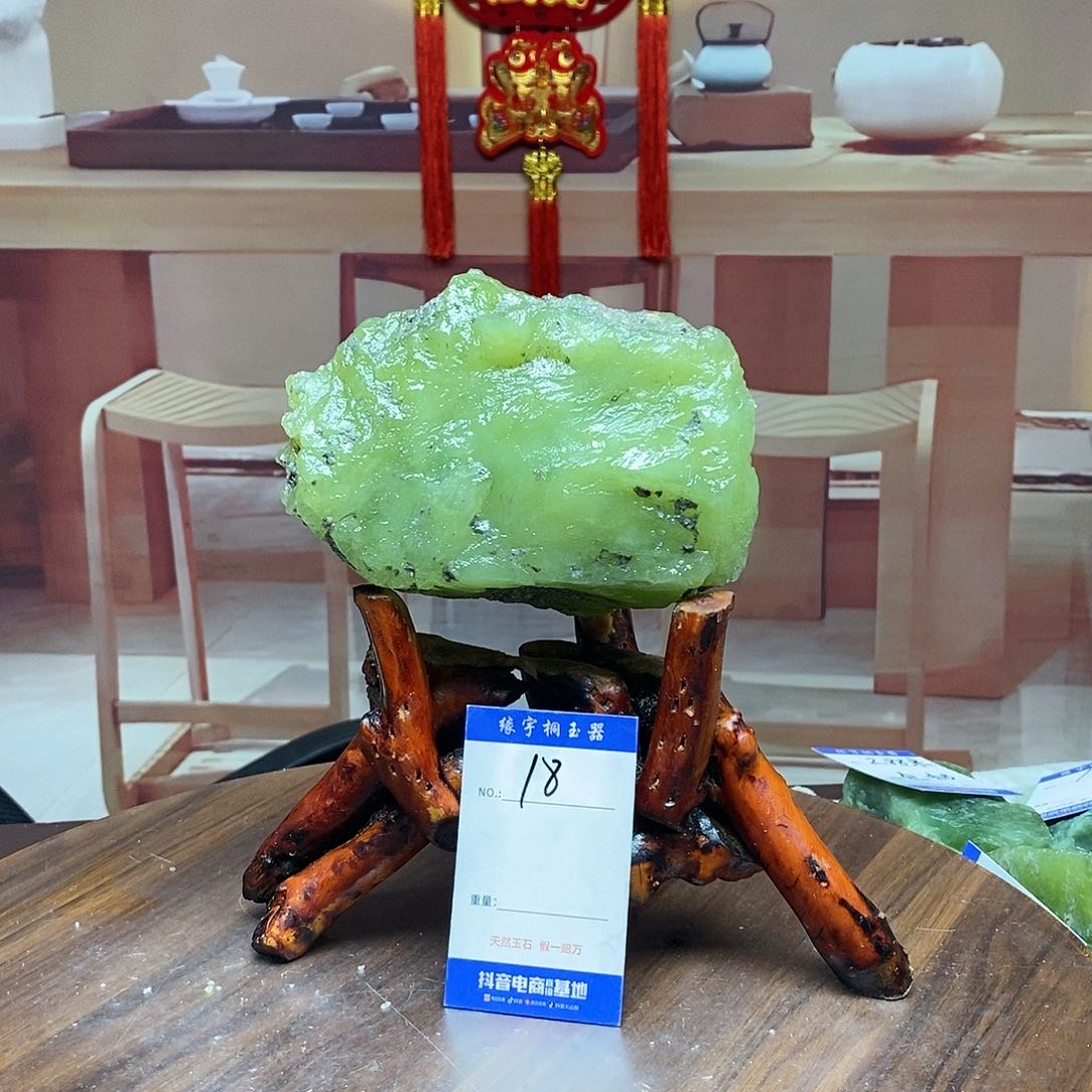 蛇纹石玉原石未镶嵌