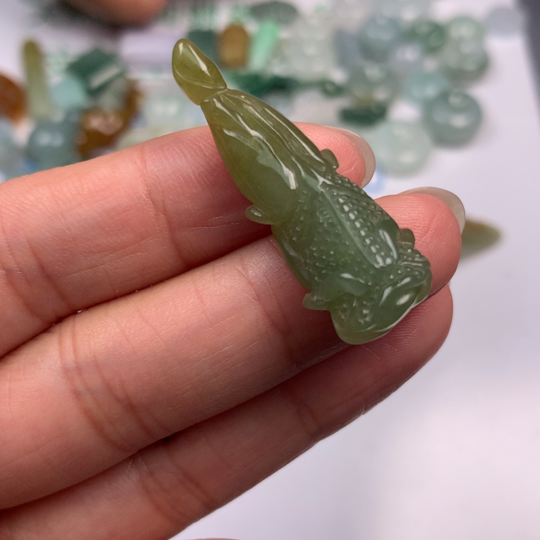 翡翠未镶嵌颈饰翡翠