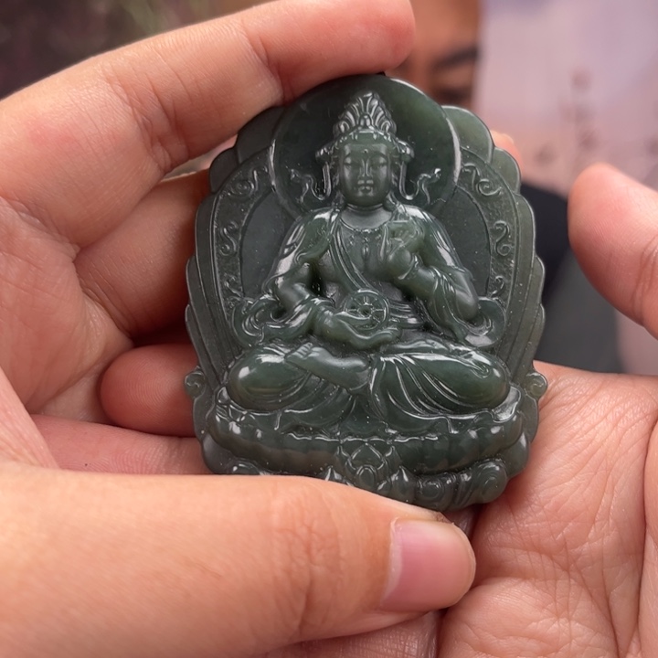 谢***.和田玉未镶嵌颈饰