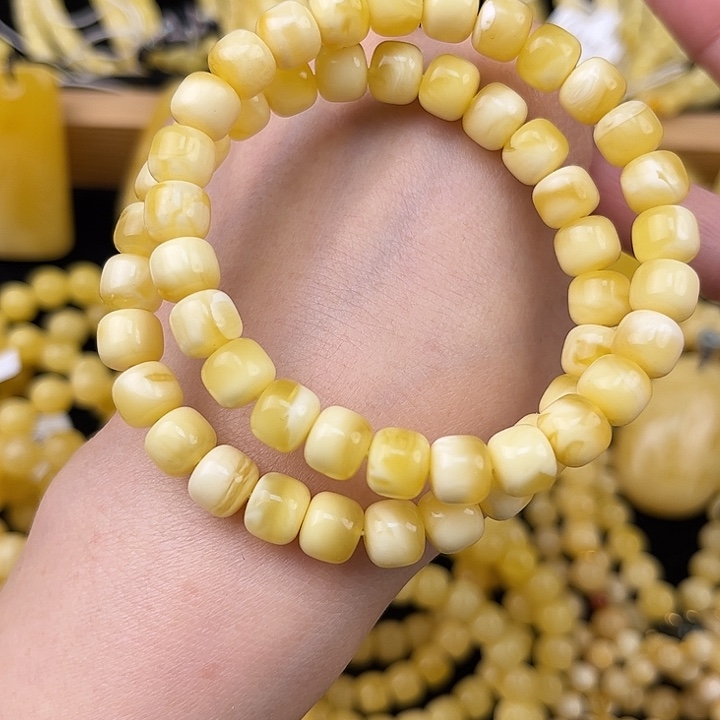 琥珀未镶嵌颈饰琥珀