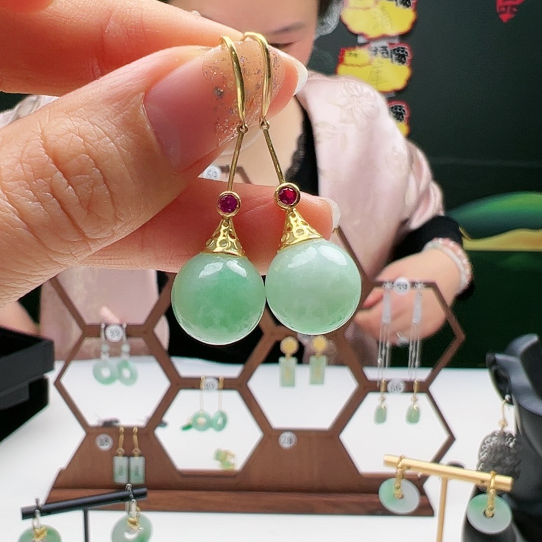 翡翠耳饰18K金镶嵌天然翡翠耳饰18k金镶嵌