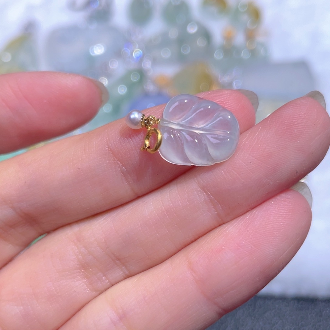 颈饰18K金镶嵌翡翠翡翠