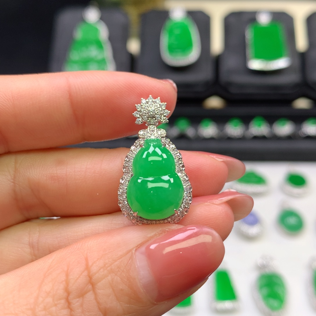 翡翠吊坠(不含链)18K金镶嵌