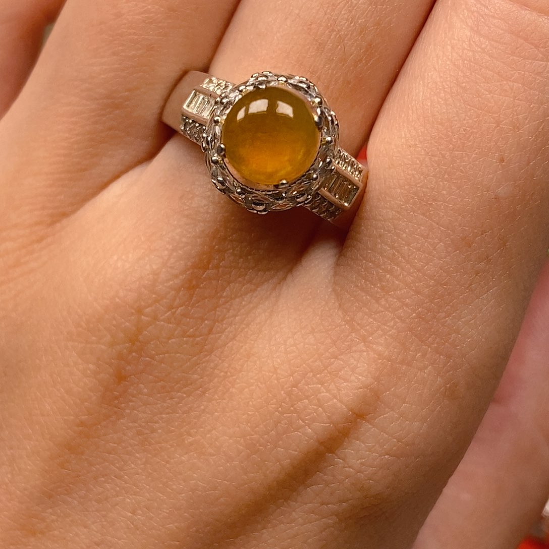 翡翠戒指未镶嵌小**.冰黄