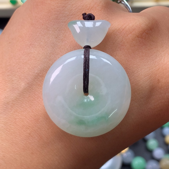 翡翠未镶嵌颈饰平安扣