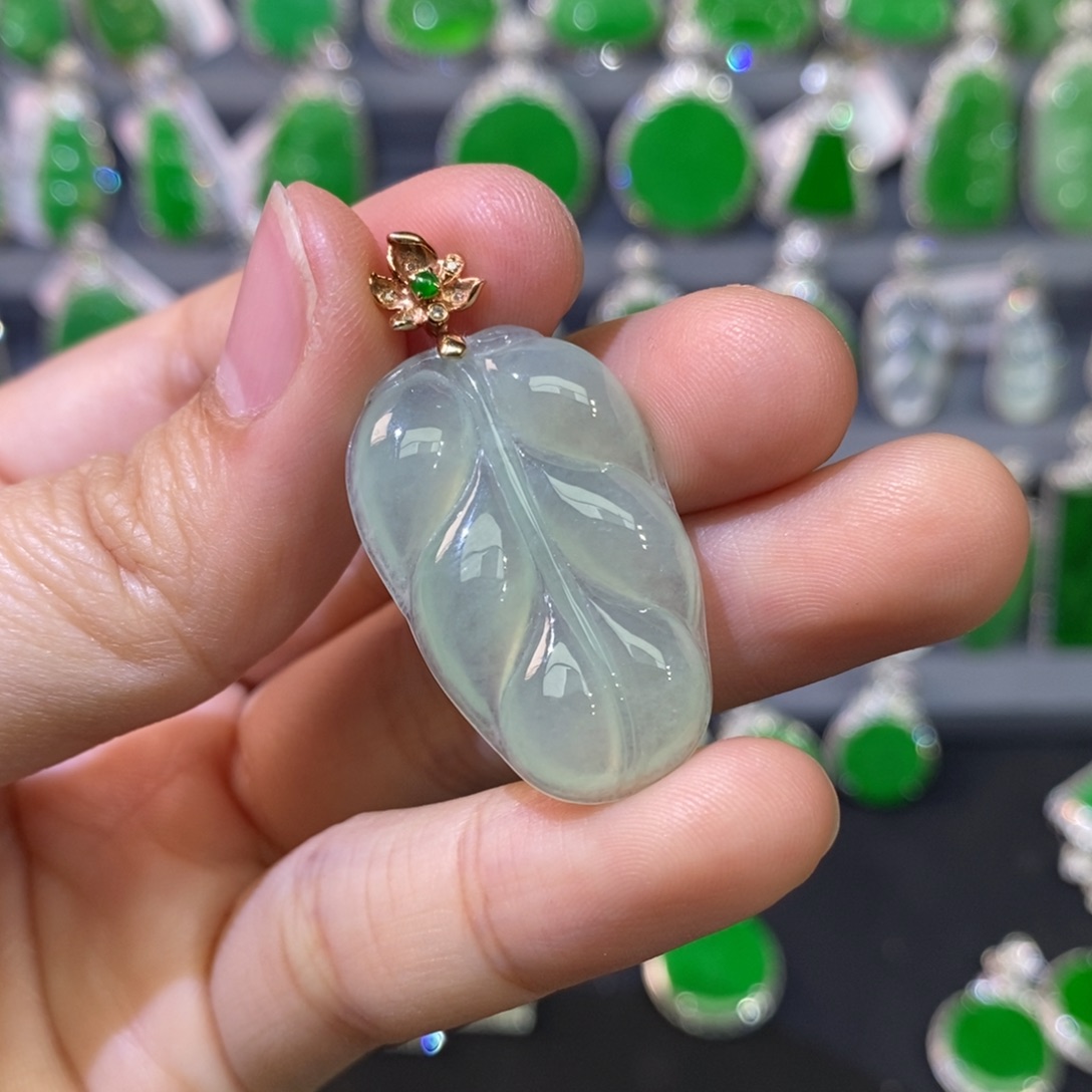 翡翠吊坠(不含链)18K金镶嵌