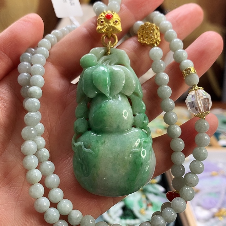 翡翠颈饰未镶嵌吊坠