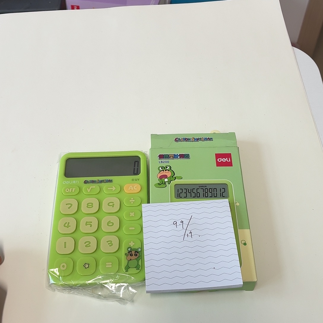 得力LB200蜡笔小新计算器一个