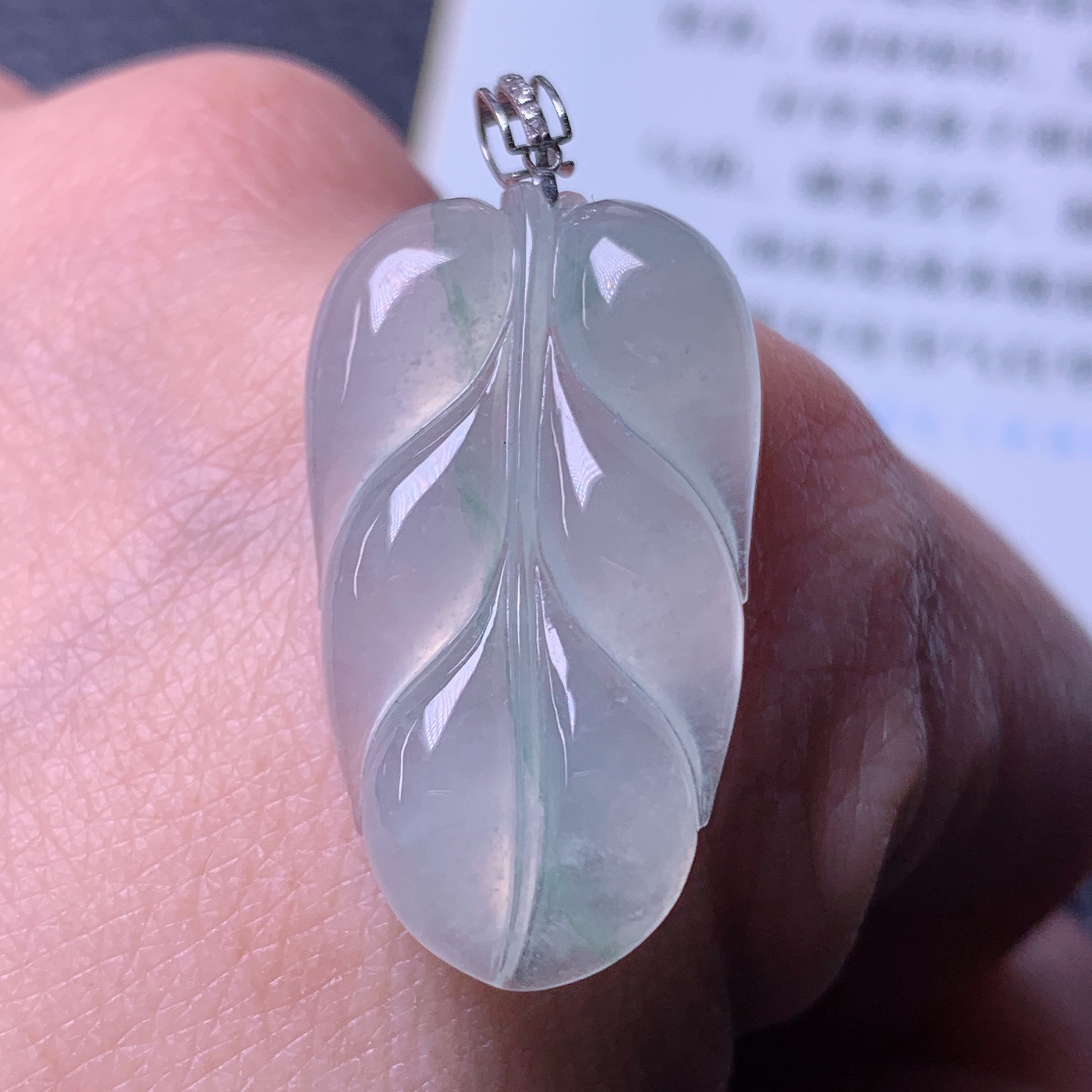 天然缅甸a货翡翠冰种飘绿叶子18k金扣玉吊坠挂件女式高档