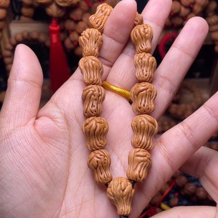 木质类龙纹桃枭挂件