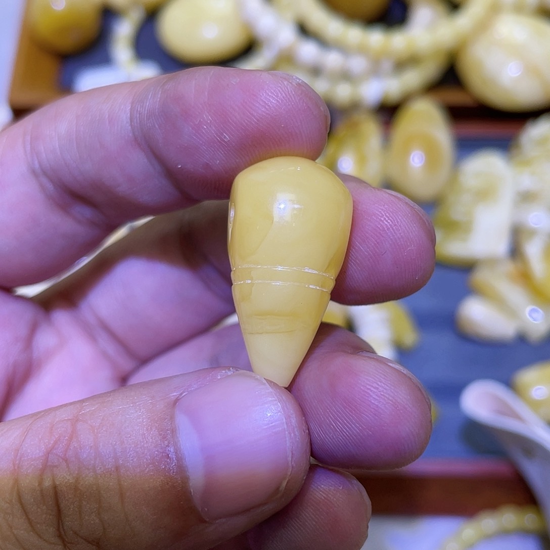 蜜蜡手串未镶嵌禾**青三通瑕疵