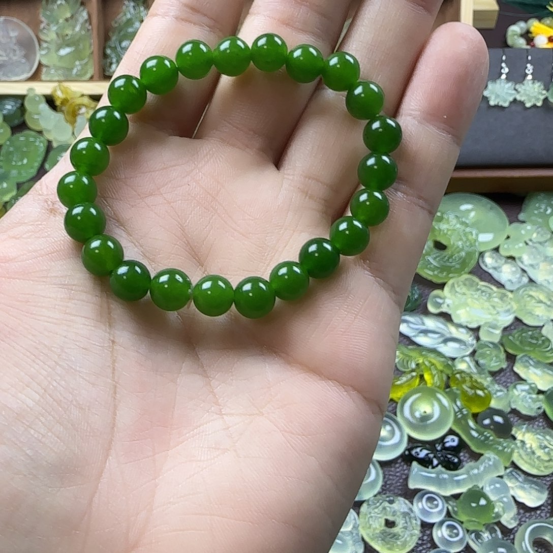 天***城蛇纹石玉未镶嵌岫玉吊坠