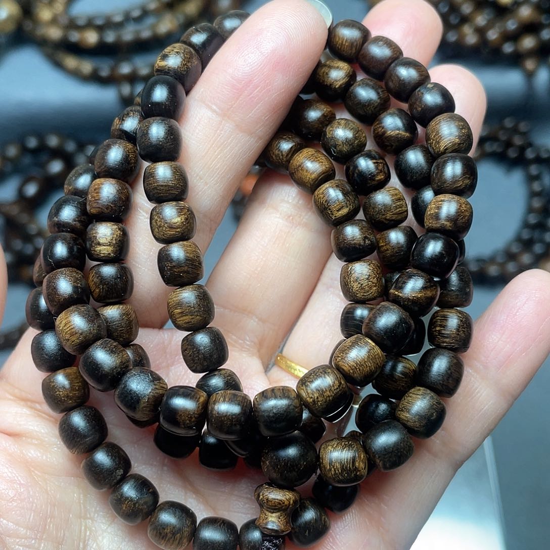 沉香手串白棋瘤疤0.7