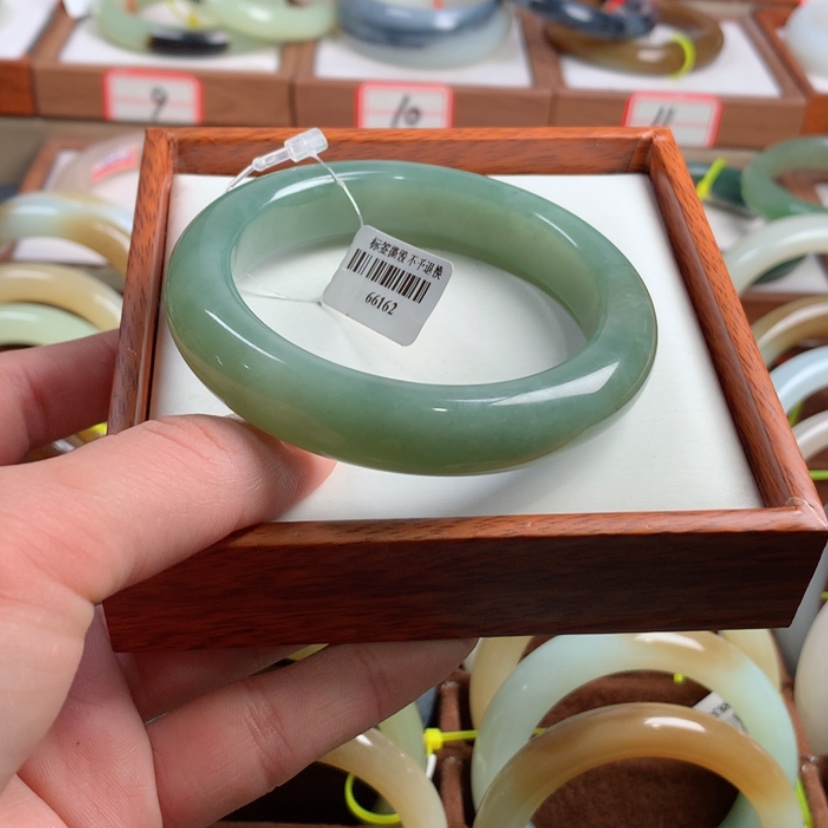 【闪购商品】和田玉手镯未镶嵌57