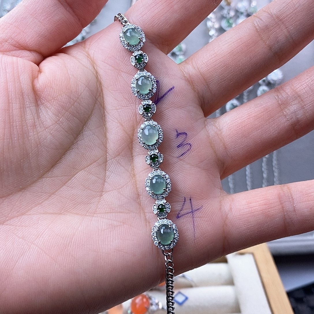 在***拉翡翠未镶嵌戒指缅甸