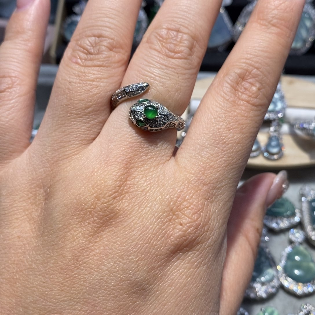 翡翠颈饰未镶嵌翡翠