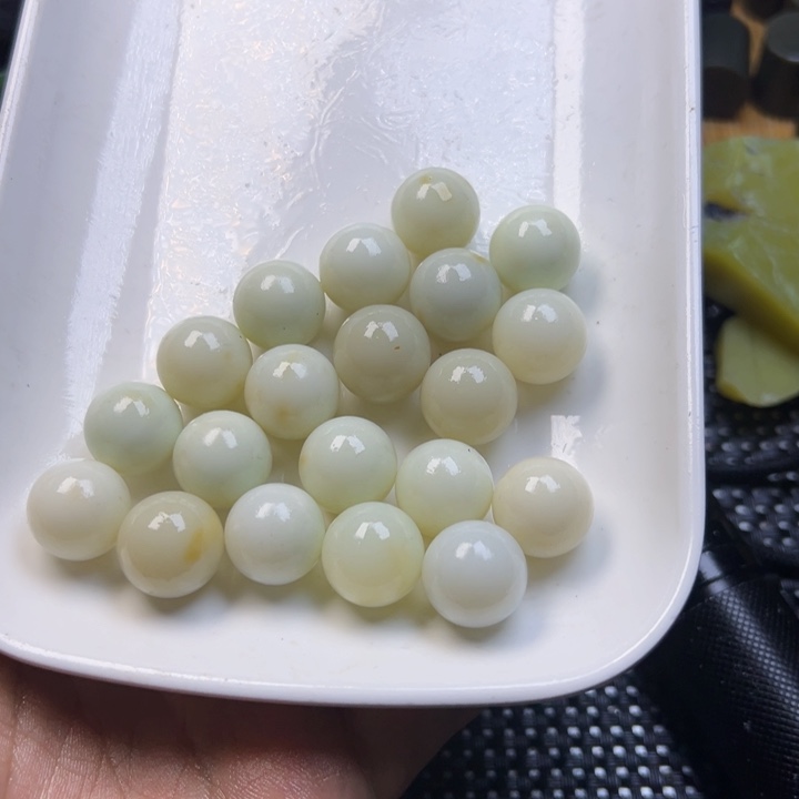 工***人未镶嵌手链和田玉