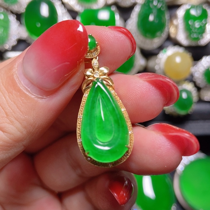 颈饰18K金镶嵌翡翠翡翠