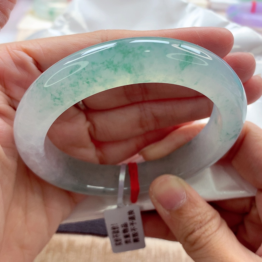 翡翠手镯未镶嵌60.4起光冰透飘花毕业A