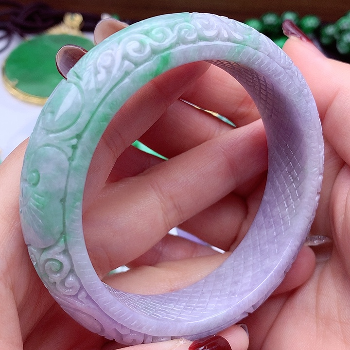翡翠手镯未镶嵌翡翠