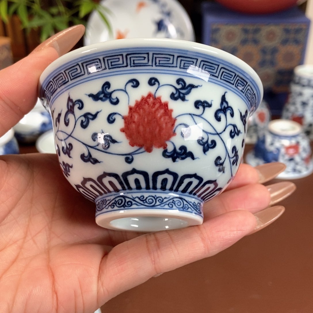 阳春白雪釉里红缠枝莲压手杯
